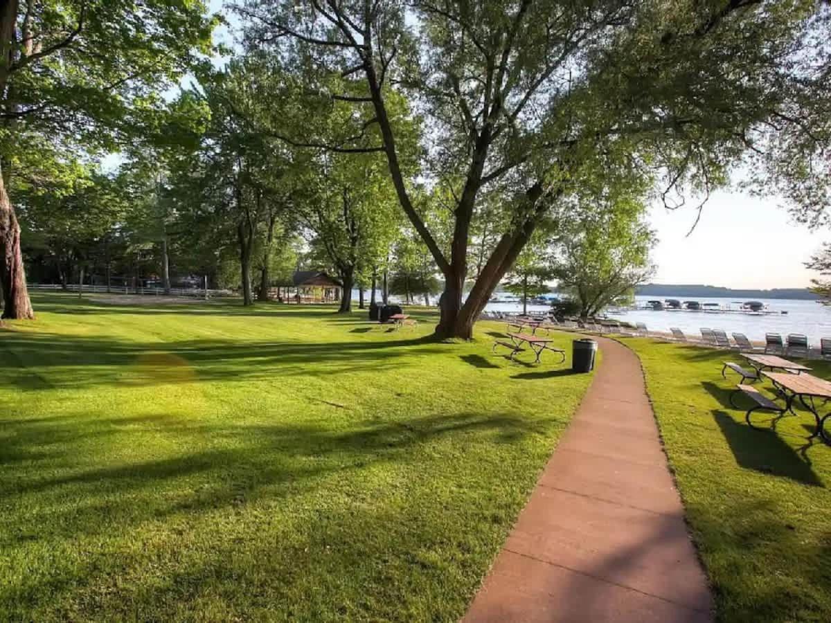Top Floor Luxury, Sauna, Private Pool, Lake Bellaire Beach, 5 Beds, 4 Full Bath Екстериор снимка
