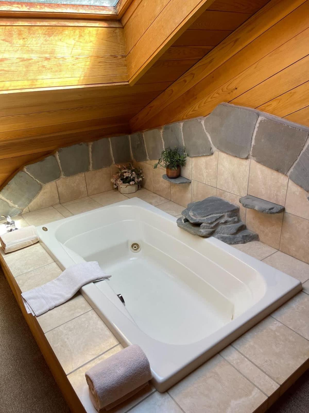 Top Floor Luxury, Sauna, Private Pool, Lake Bellaire Beach, 5 Beds, 4 Full Bath Екстериор снимка