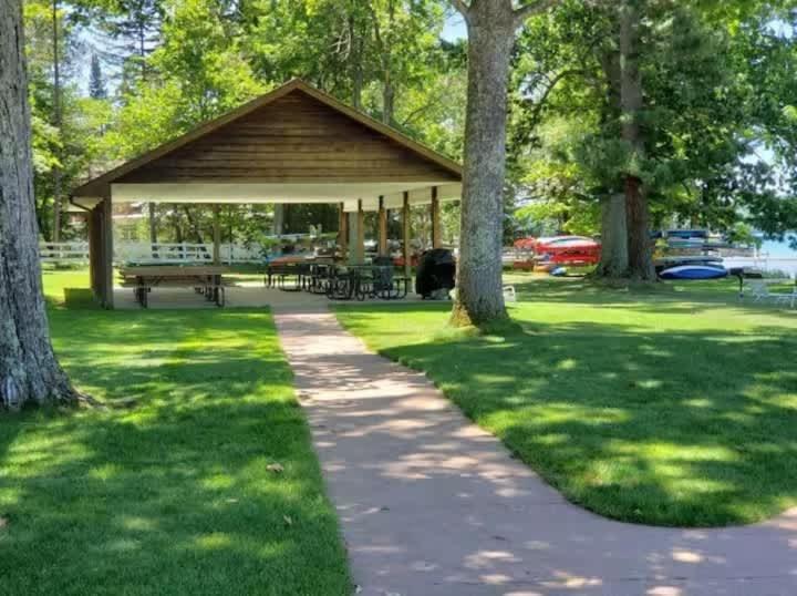 Top Floor Luxury, Sauna, Private Pool, Lake Bellaire Beach, 5 Beds, 4 Full Bath Екстериор снимка